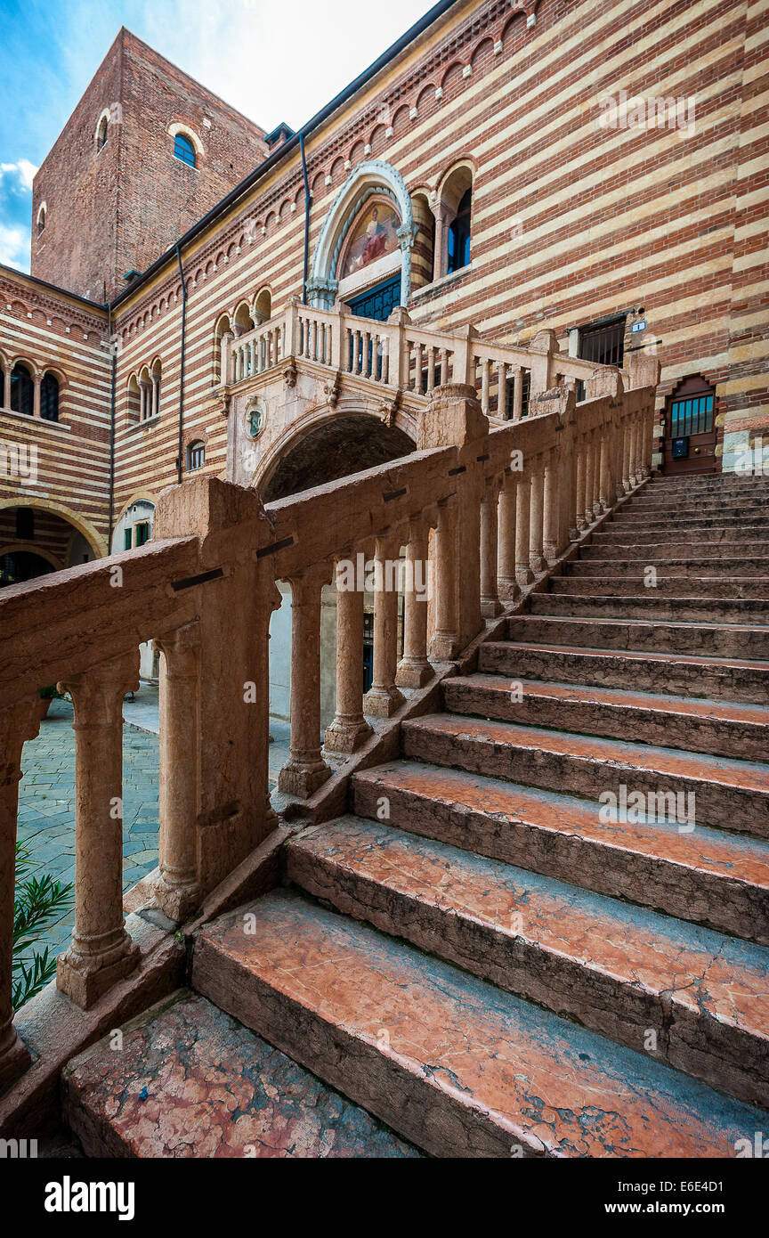 Italia Veneto Verona Palazzo della Ragione Scalone della Ragione Foto Stock