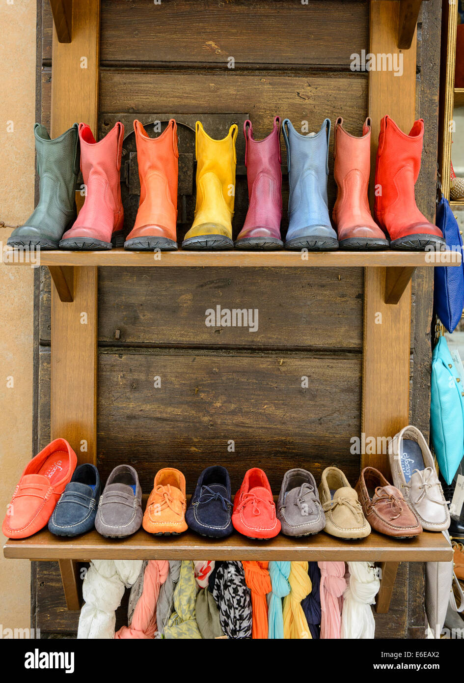 Shoe shop boots boot shoes immagini e fotografie stock ad alta risoluzione  - Alamy