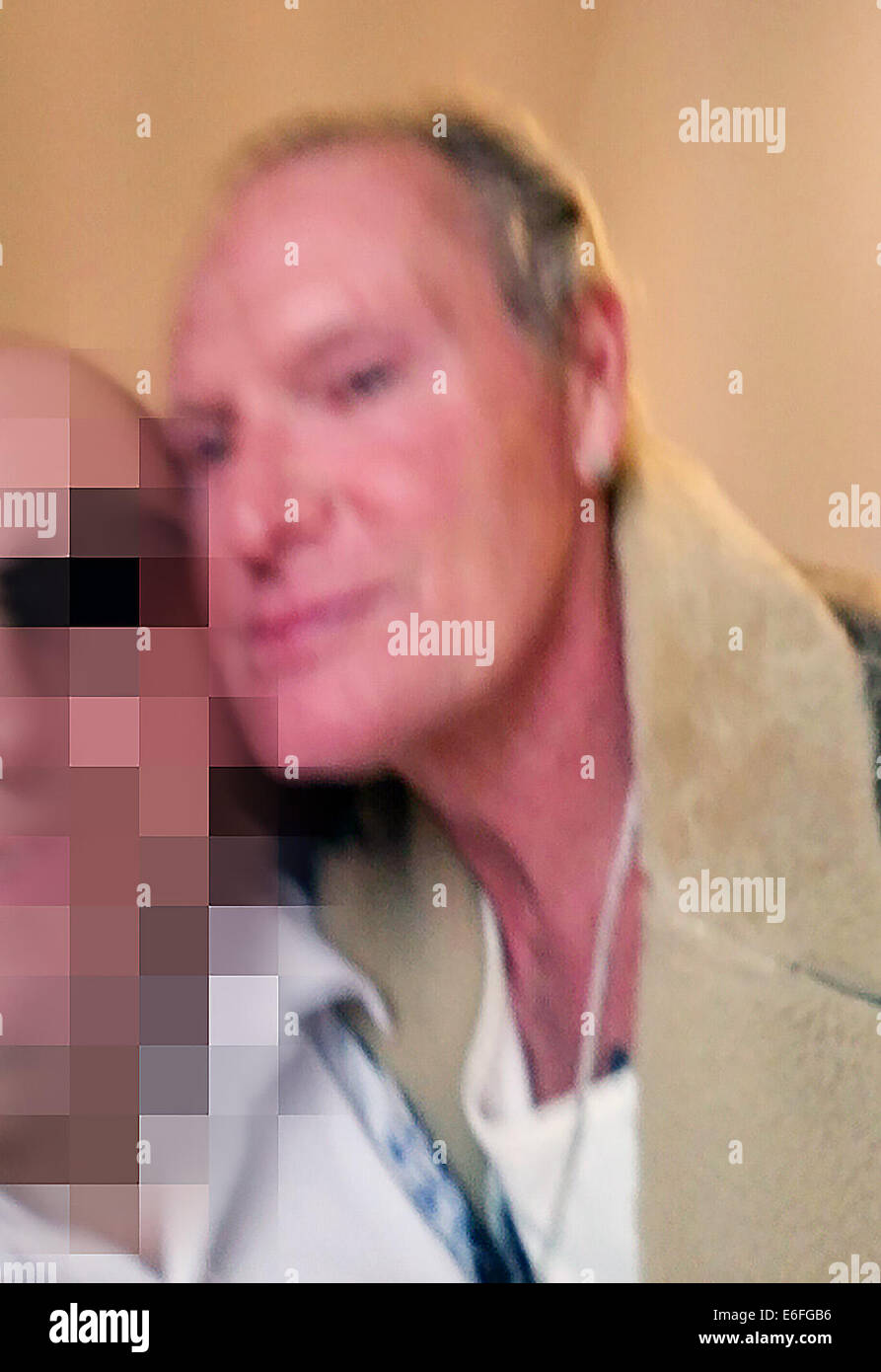 Bournemouth Dorset, Regno Unito. 19 Agosto, 2014. Questo è stato un selfie prese al momento. Paul Gascoigne saluta un Bournemouth residente in uno stato ubriaca nel centro di Bournemouth. L incontro è avvenuto circa 10:50, Martedì. Il residente ha detto "si potrebbe sentire il profumo del booze su di lui. Egli fu appeso su di me per restare. Egli era assolutamente martoriata.' Credit: rubino/Alamy Live News Foto Stock