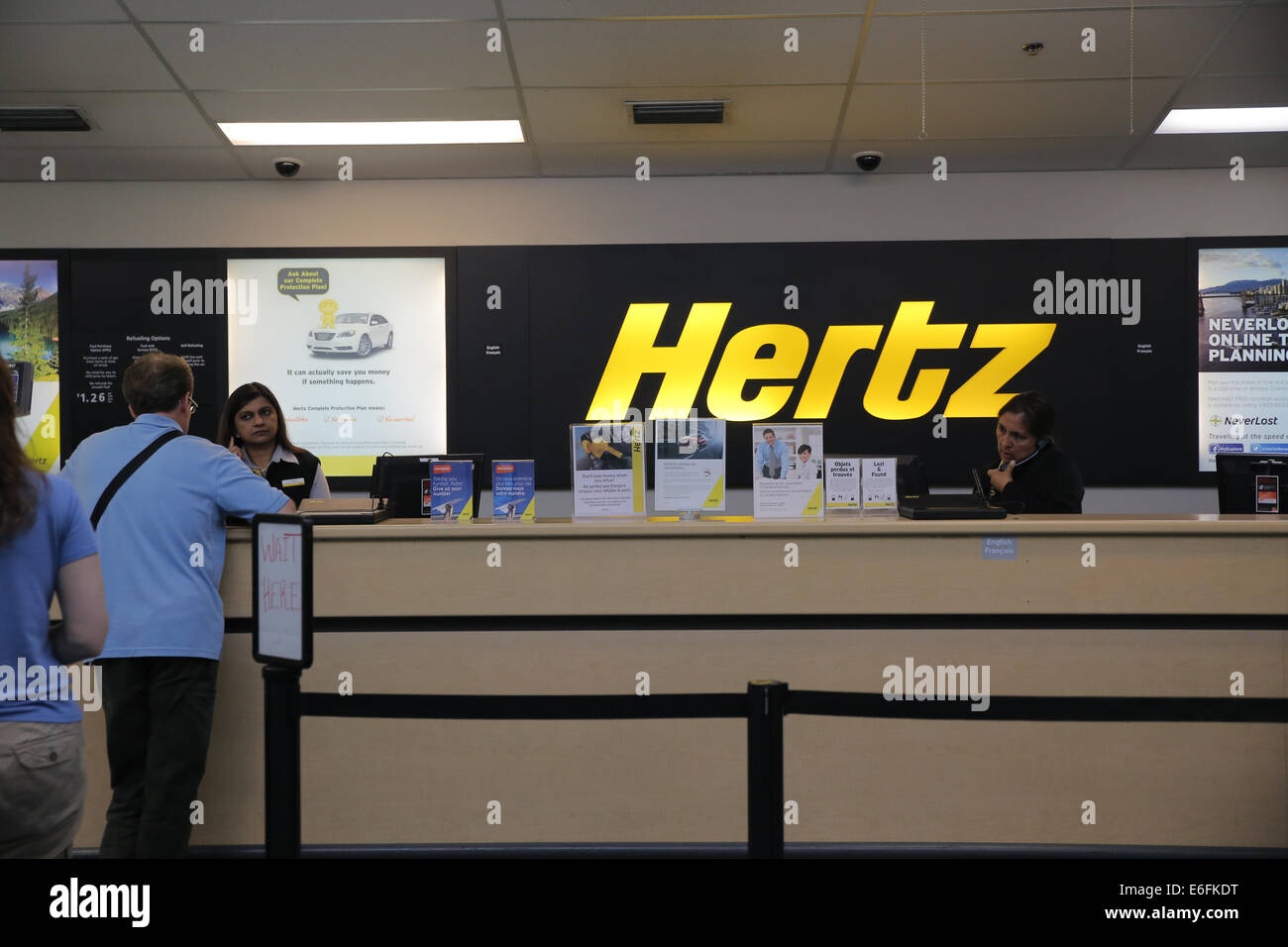 Noleggio auto Hertz desk dall'Aeroporto di Vancouver Foto Stock