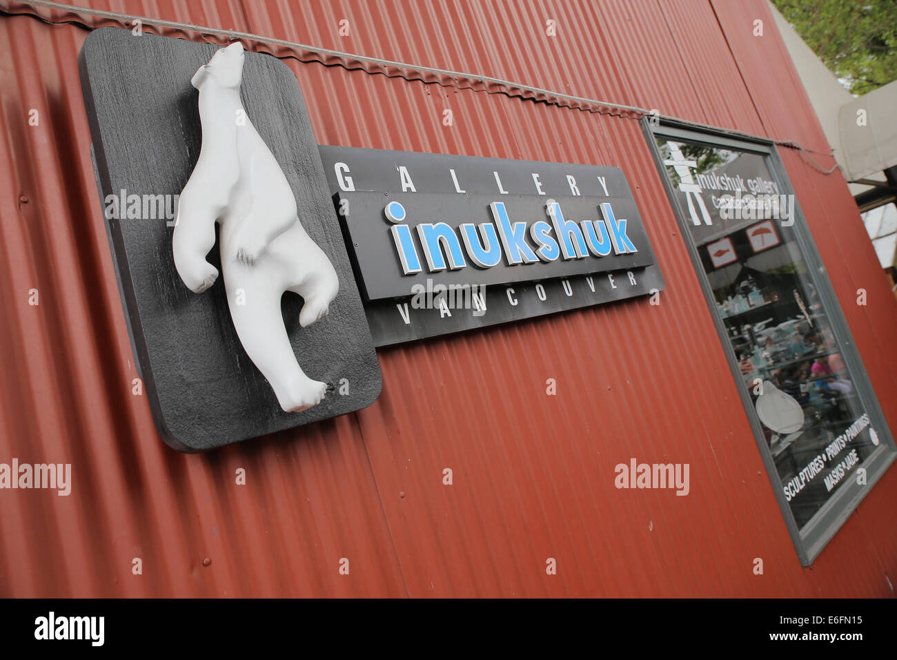 Il Inukshuk Gallery situato su Vancouver Granville Island, visualizza sculture Inuit e rare stampe Inuit. Foto Stock