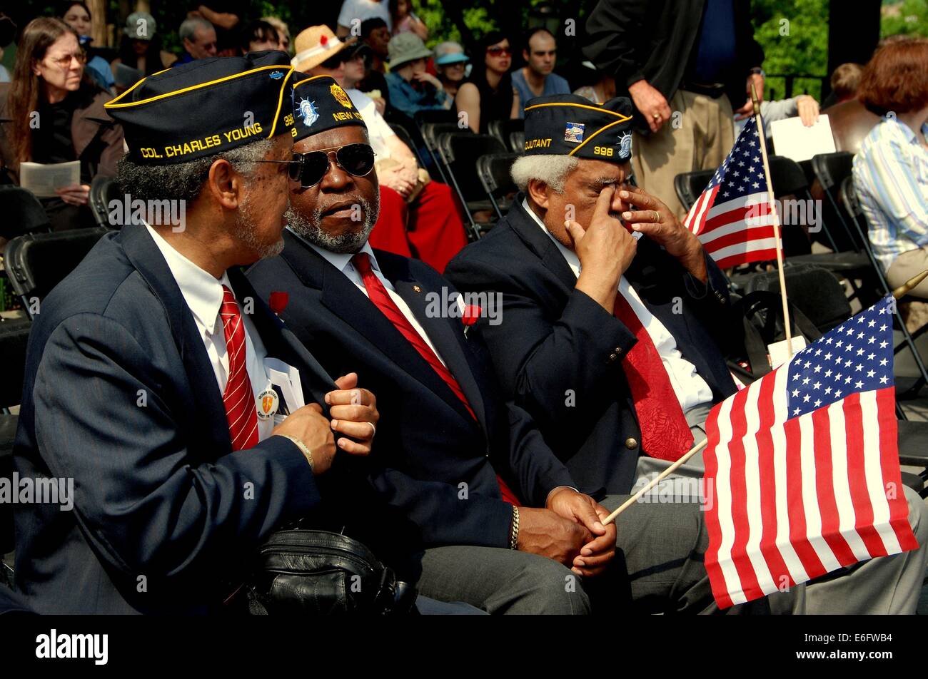 NYC: veterani con bandierine americane al 2009 Memorial Day osservanze su Riverside Drive Foto Stock