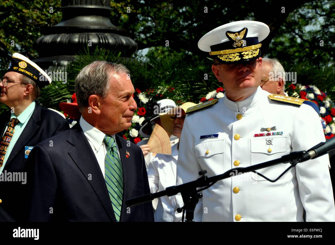 New York: New York City Mayor Michael Bloomberg (sinistra) al 2012 Memorial Day ricordo cerimonie Foto Stock