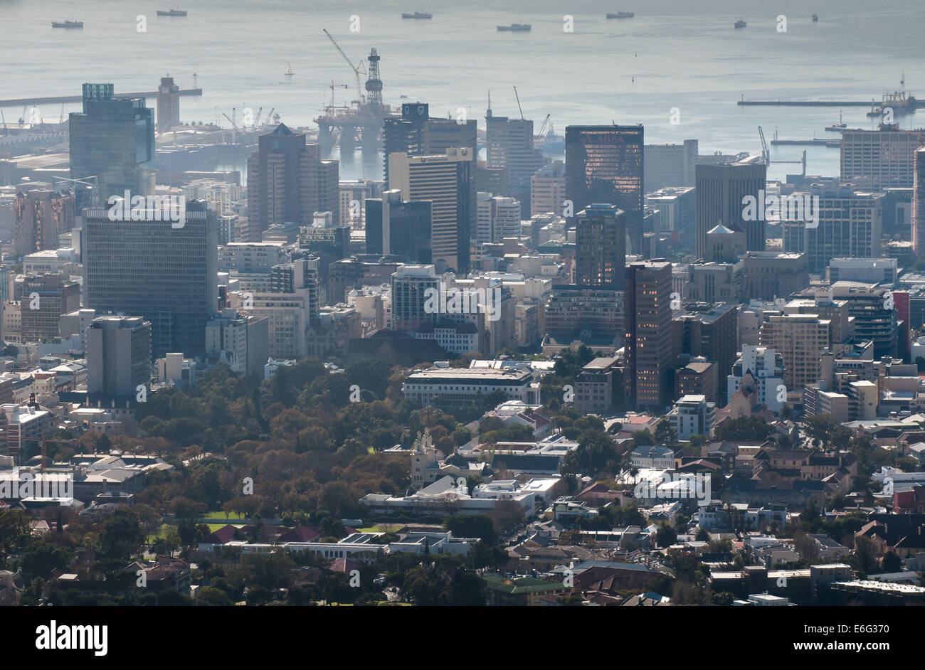 Cape Town City Bowl district visto dalla Montagna della Tavola Foto Stock