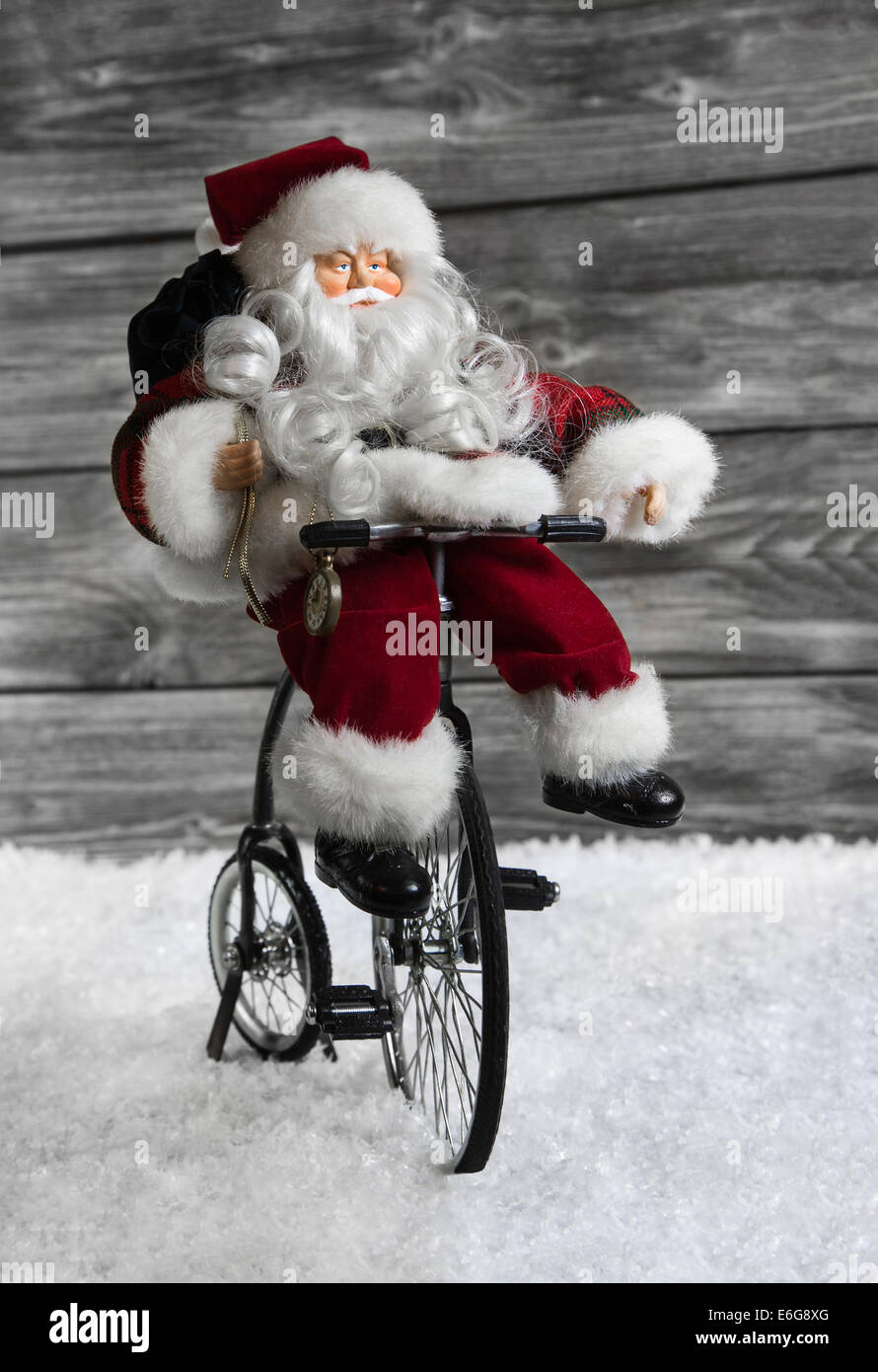 Regali divertenti di natale rosso decorazione bici immagini e fotografie  stock ad alta risoluzione - Alamy