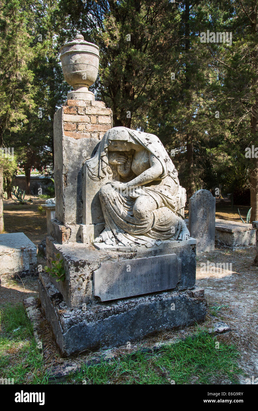 Visite turistiche nella città di Corfù: luogo interessante - antico e vecchio cimitero britannico. Qui la scultura di Maria Foto Stock