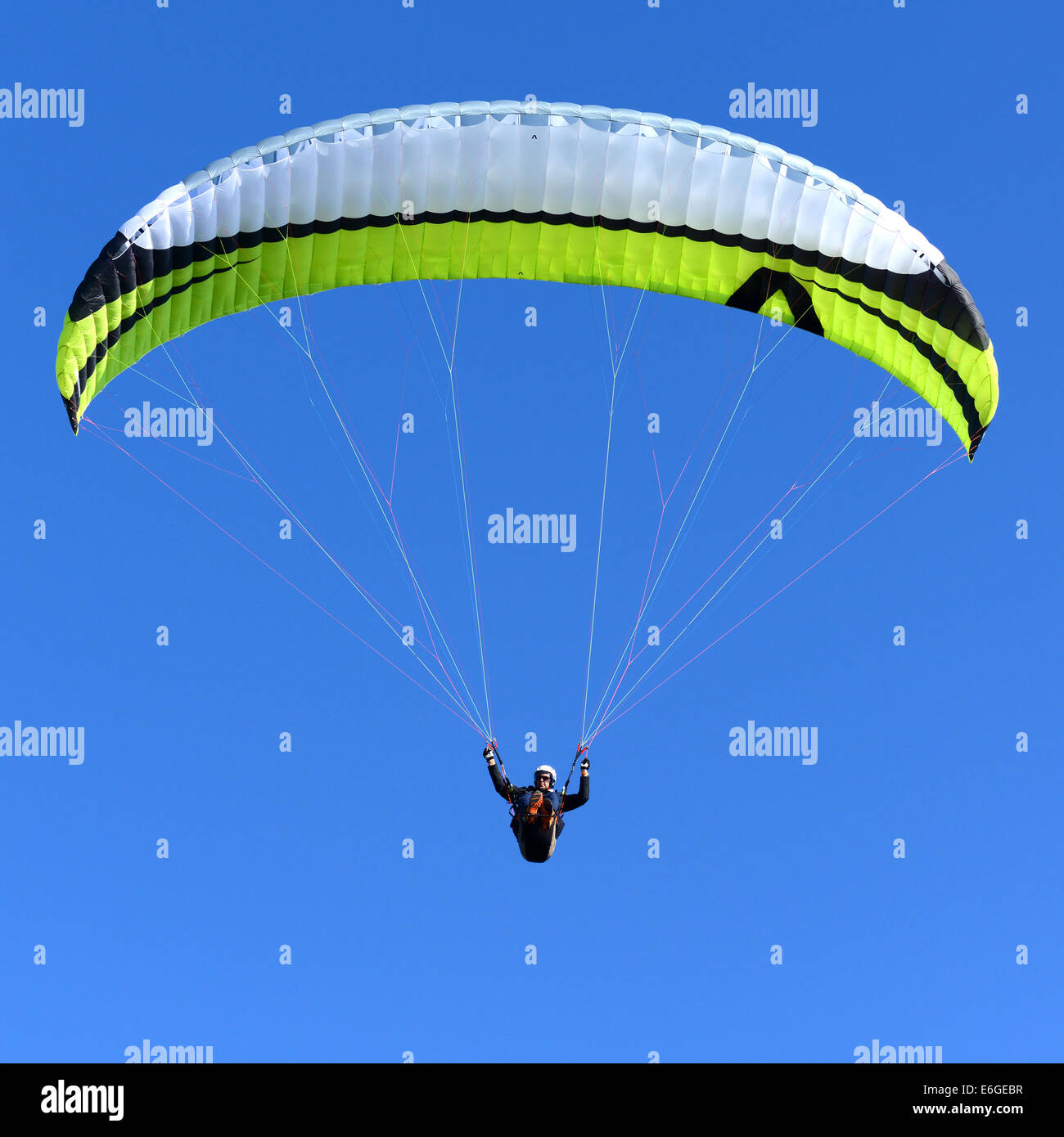 Parapendio in Guernsey, Isole del Canale, GB Foto Stock