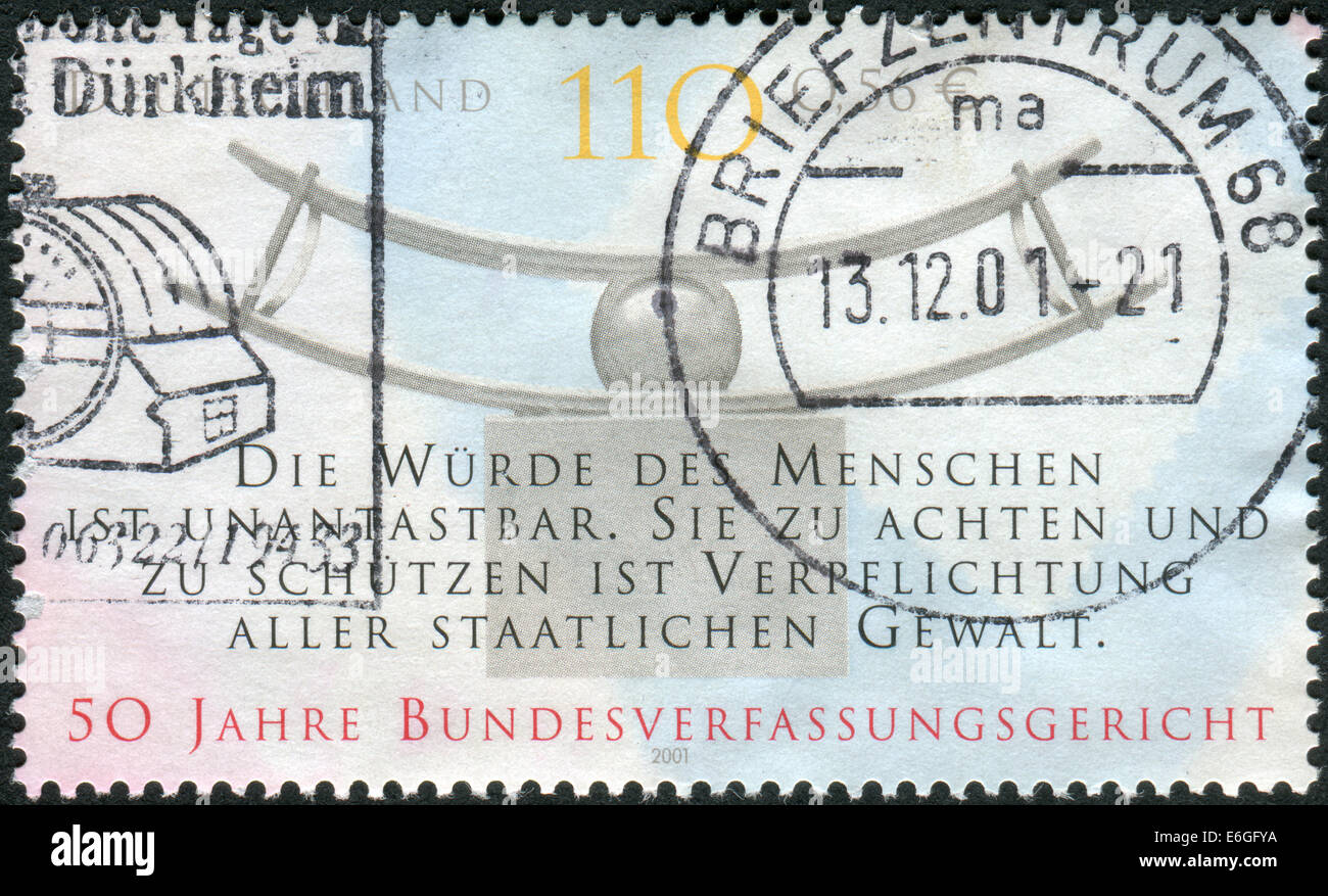 Francobollo stampato in Germania, dedicato al cinquantenario della Corte costituzionale federale di Karlsruhe Foto Stock