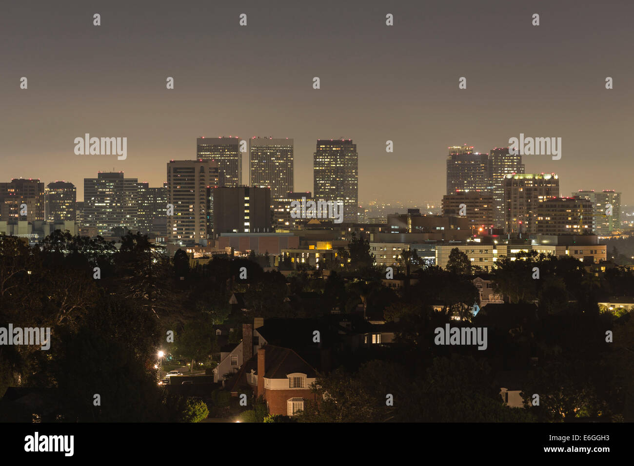 Vista notturna verso Century City in West Los Angeles, California Foto Stock