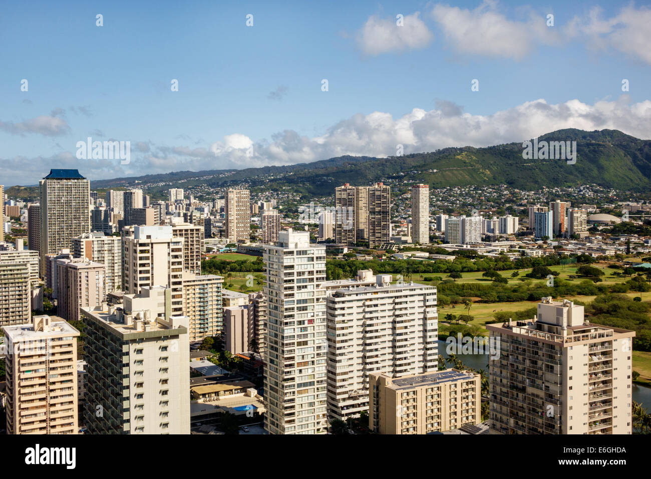 Honolulu Hawaii,Oahu,Hawaiian,Waikiki Beach,resort,alto edificio,hotel,condomini,Makiki,Lower Punchbowl,Tantalo,montagne,USA,US,ONU Foto Stock