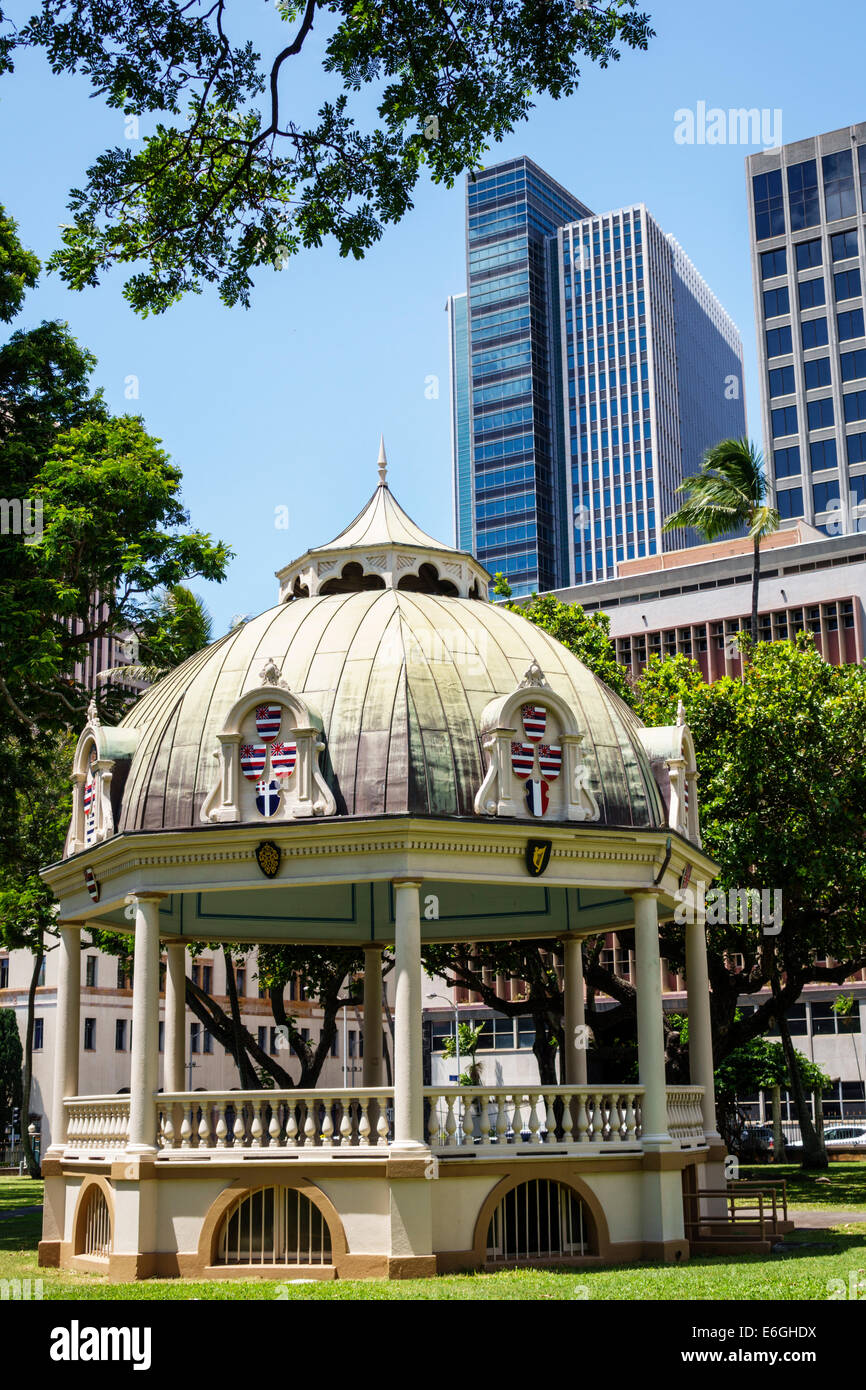 Honolulu Hawaii,Oahu,Hawaiian,Iolani Palace,Grounds,gazebo,skyline della città,grattacieli,edifici per uffici,USA,Stati Uniti,Stati Uniti,America Polinesia,HI14032503 Foto Stock