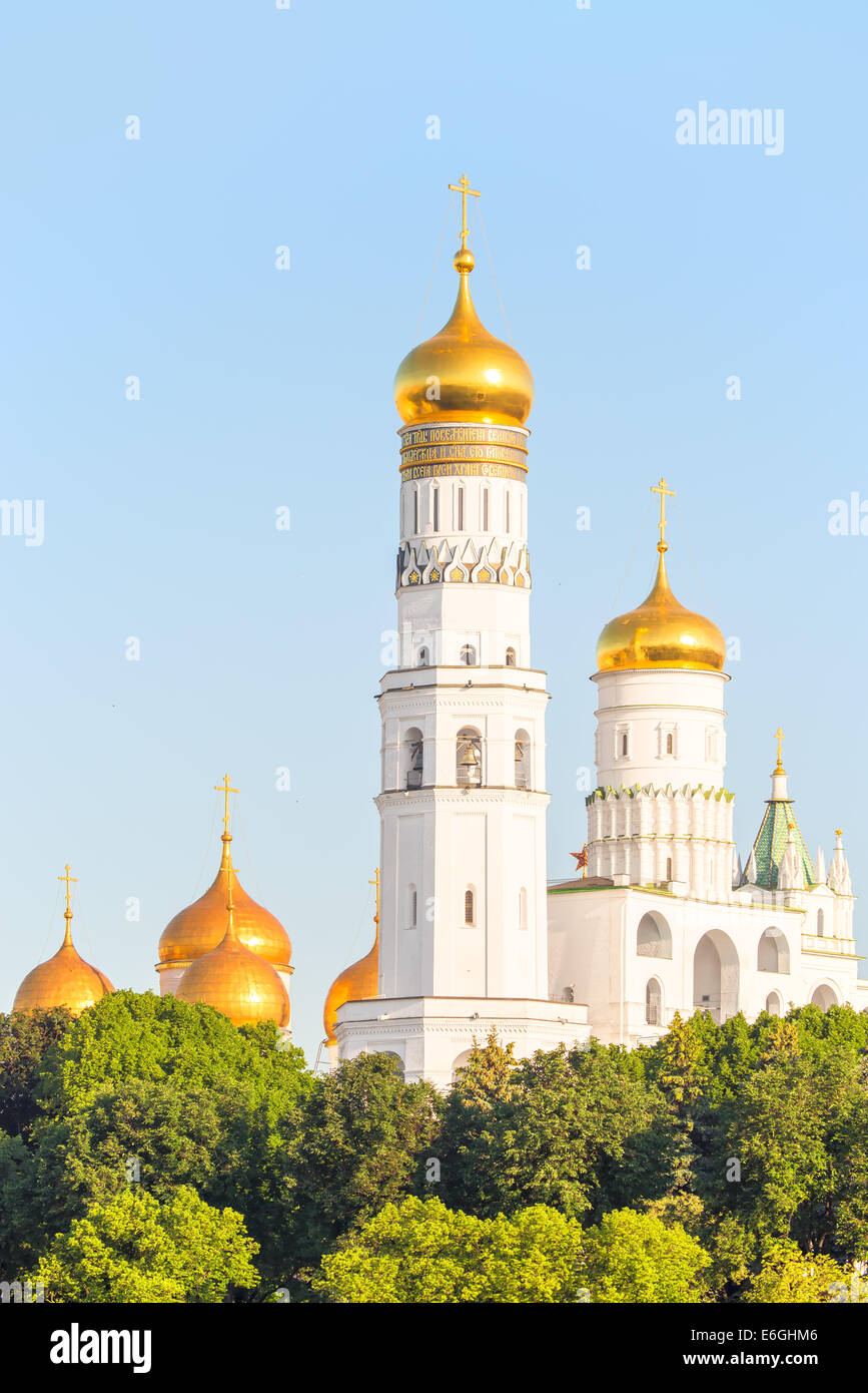 Golden cupole delle chiese ortodosse a Mosca Foto Stock