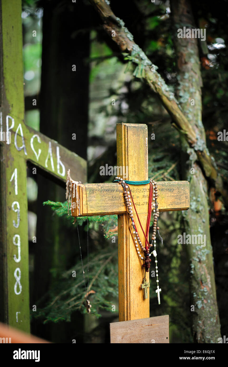 Croci di legno sulla montagna Grabarka, un luogo di pellegrinaggio per i cristiani ortodossi, Polonia 18.08.2014 Foto Stock