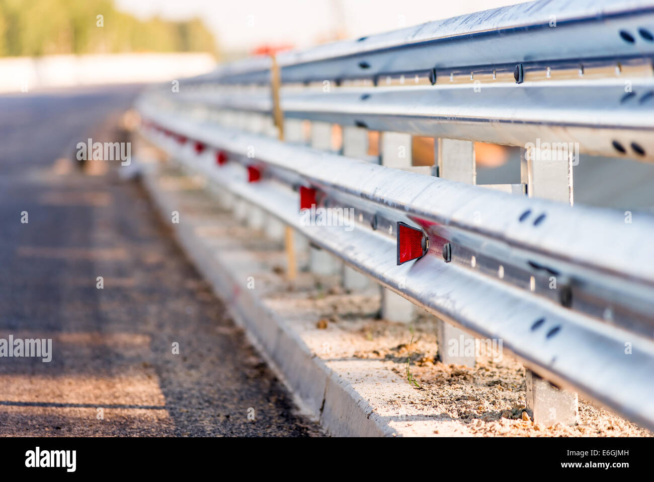 Strade di recinzione e svolta pericolosa Foto Stock
