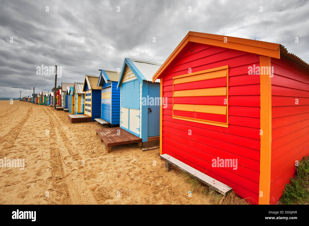Colorate scatole di balneazione presso la spiaggia di Brighton. Foto Stock