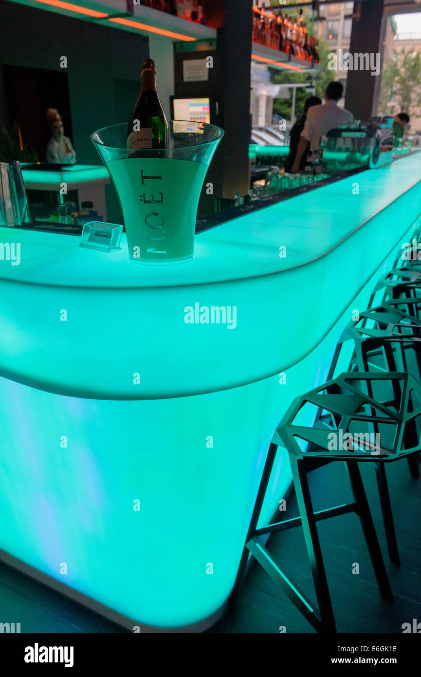 Bar 'guardare me', Ul.Mazowiecka a Varsavia, Polonia, Europa Foto Stock