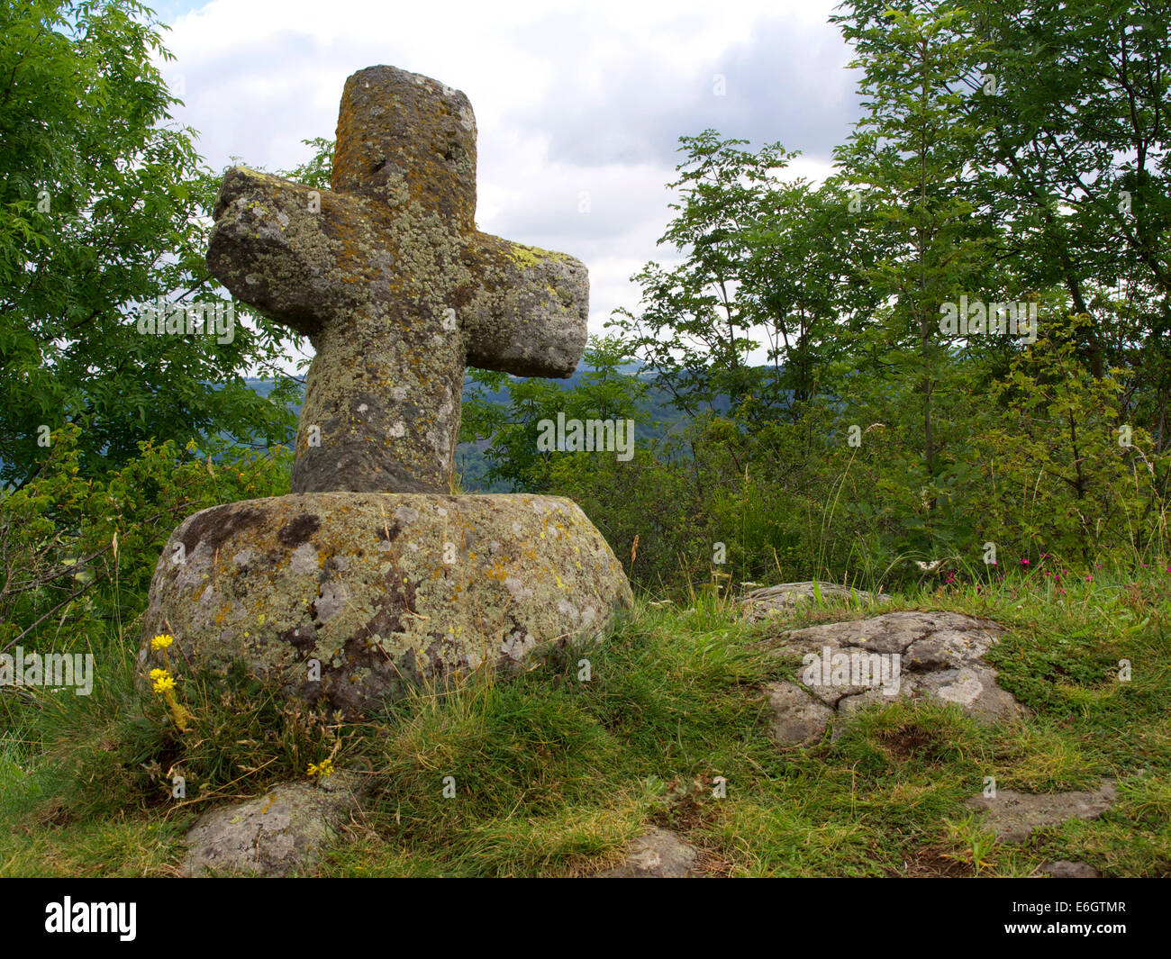 Croce in campagna, Puy de Dome, Auvergne, Francia Foto Stock