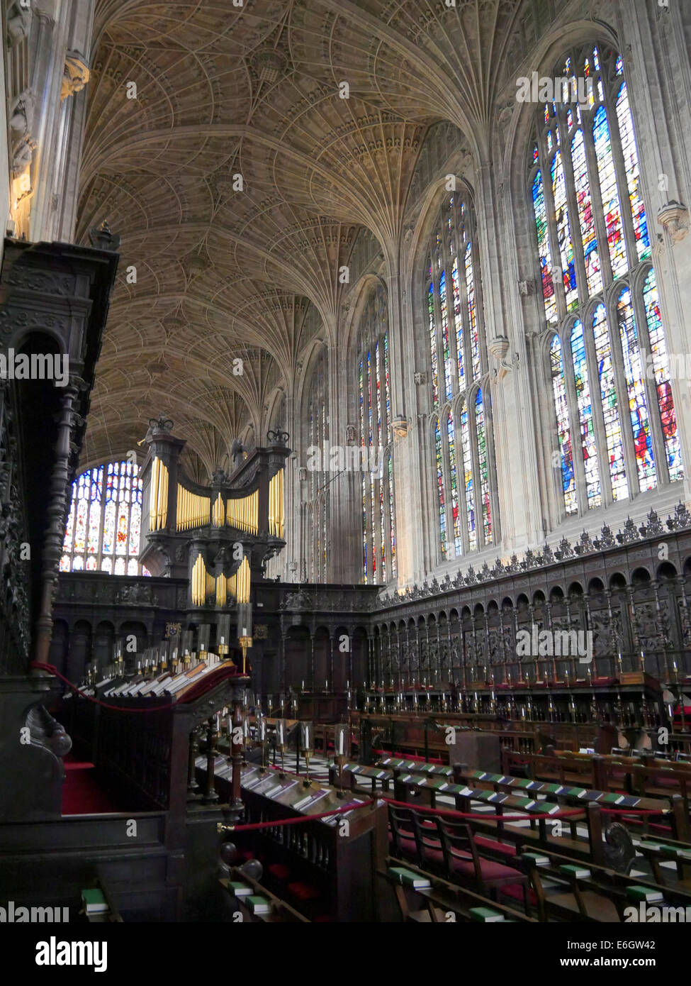 Interno del Kings College Chapel Cambridge Inghilterra, mostrando l'organo della Cappella Foto Stock