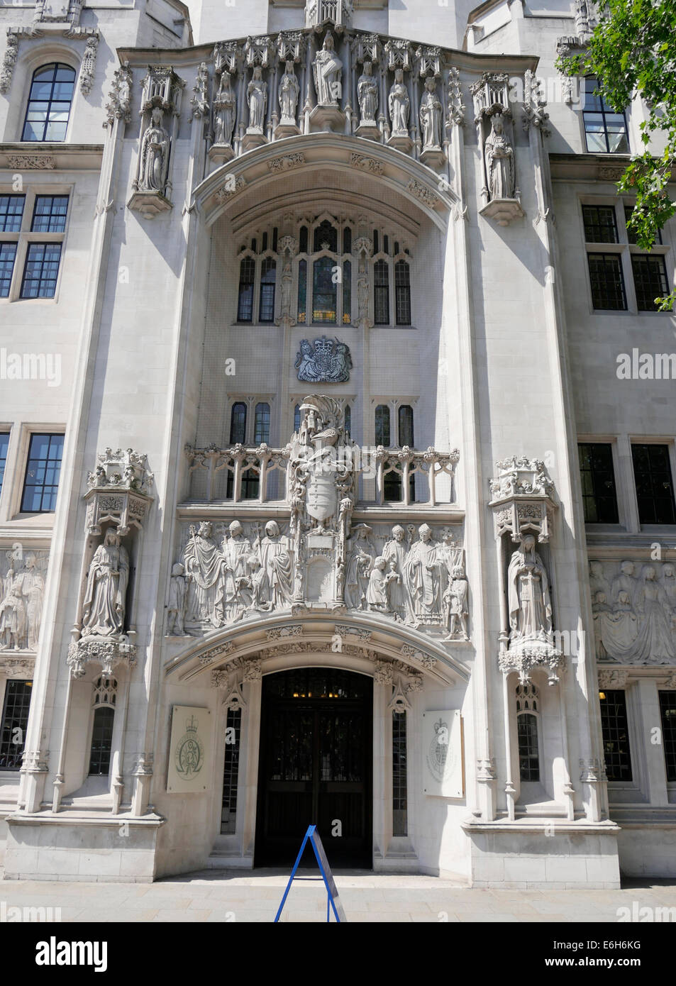 Regno Unito Corte suprema ingresso frontale Piazza del Parlamento, Westminister Londra UK, old Middlesex Guildhall Foto Stock