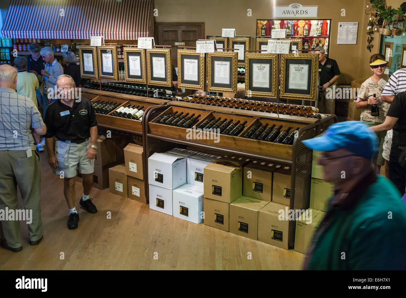 Bottiglie di vino sul display in negozio alla Lakeridge Winery & vigneti in Clermont, Florida Foto Stock