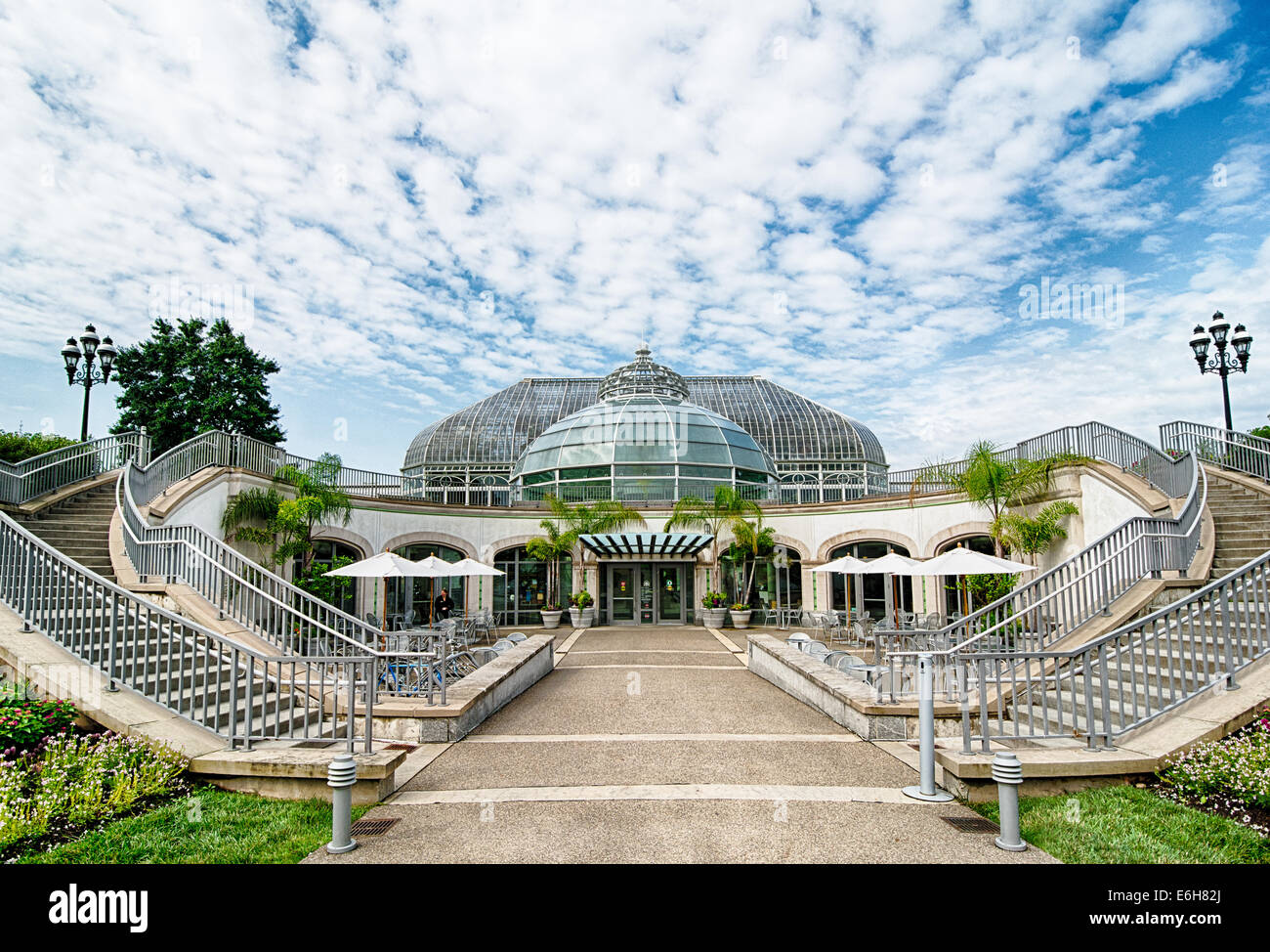 La cupola di vetro ingresso al Phipps Conservatorio di Pittsburgh, in Pennsylvania. Foto Stock