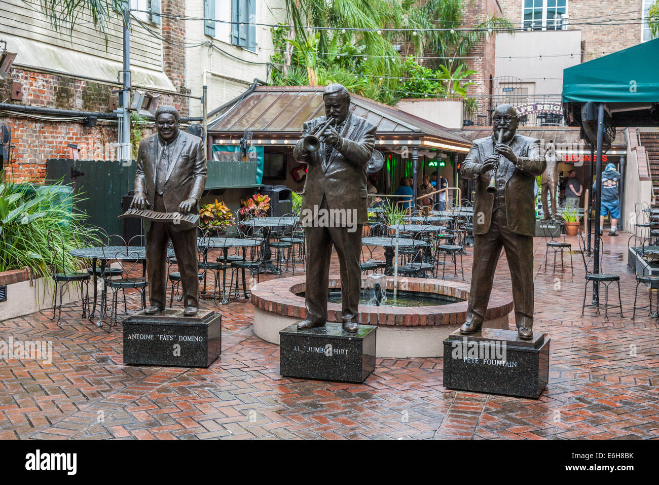 Statue di leggende della musica Fats Domino, Al Hirt e Pete Fontana nel Quartiere Francese di New Orleans Foto Stock