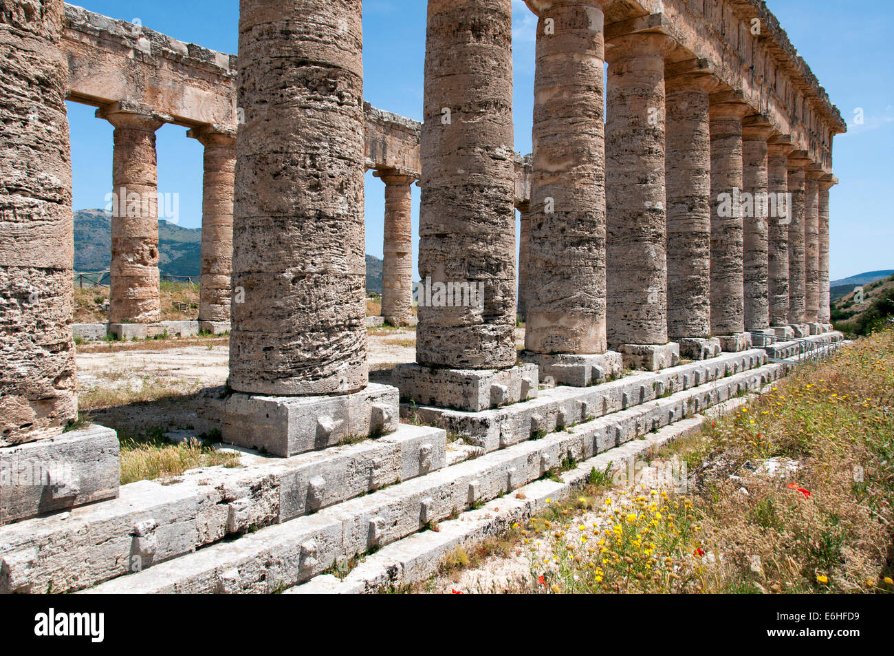 Segesta tempio greco. Antica architettura in Italia, Sicilia Foto Stock