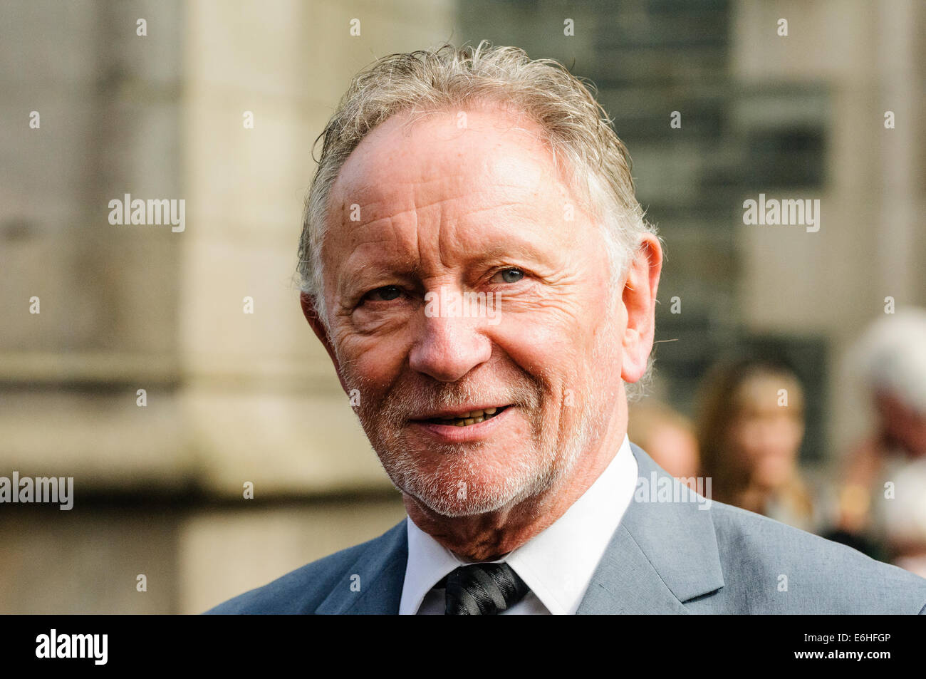 Londonderry, Irlanda del Nord. 24 Agosto 2014 - Phil Coulter assiste al funerale di Irlanda del Nord emittente GerryAnderson Credit: stephen Barnes/Alamy Live News Foto Stock