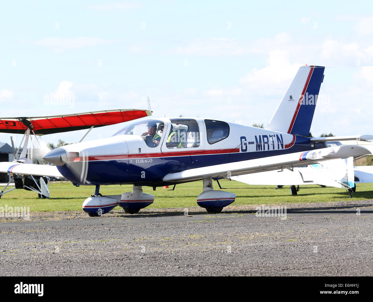 G-MRTN, un 1980 Socata TB-10 Tobago. dando voli passeggeri a airshow Hensridge, 23 agosto 2014 Foto Stock