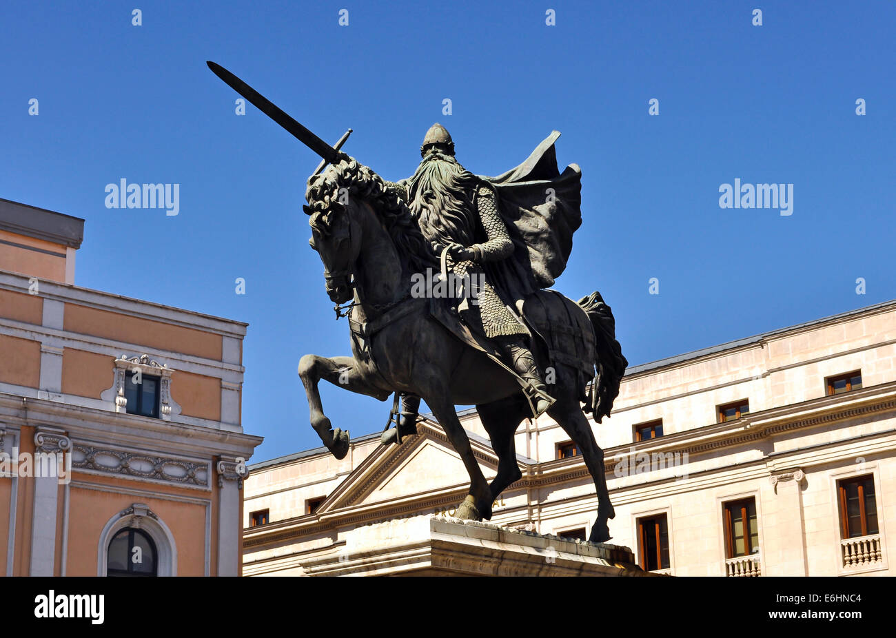 Statua di El Cid montato a cavallo con la spada in Burgos Foto Stock