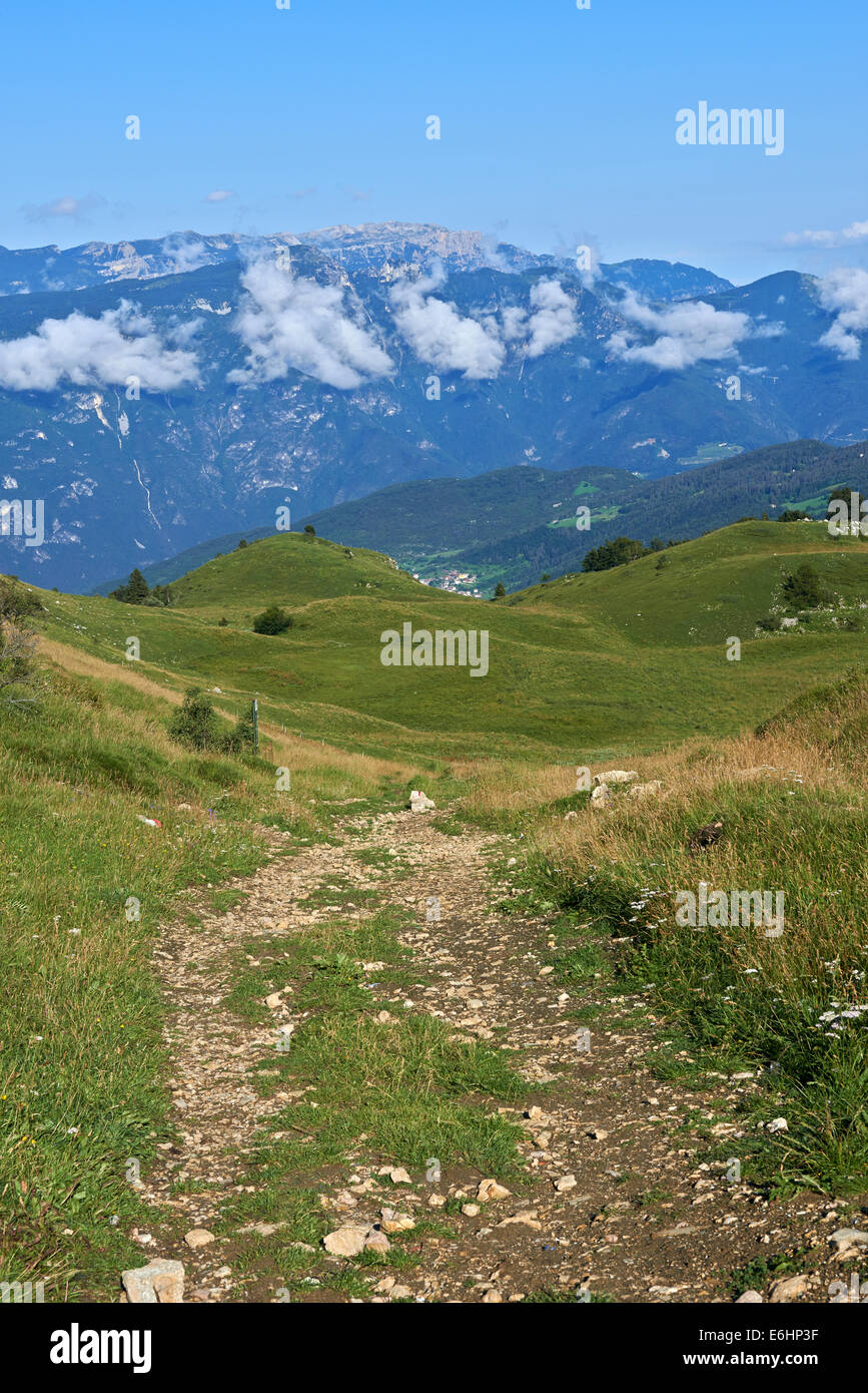 Lo scenario e le escursioni al Monte Altissimo vicino a Torbole sul lago di Garda, Lago di Garda, Trentino, Alto Adige, Italia Foto Stock