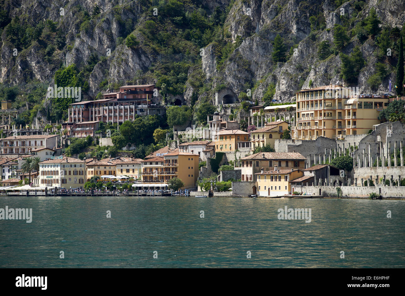 Limone Sul Garda sul Lago di Garda, laghi italiani, Lombardia, Italia, Europa Foto Stock