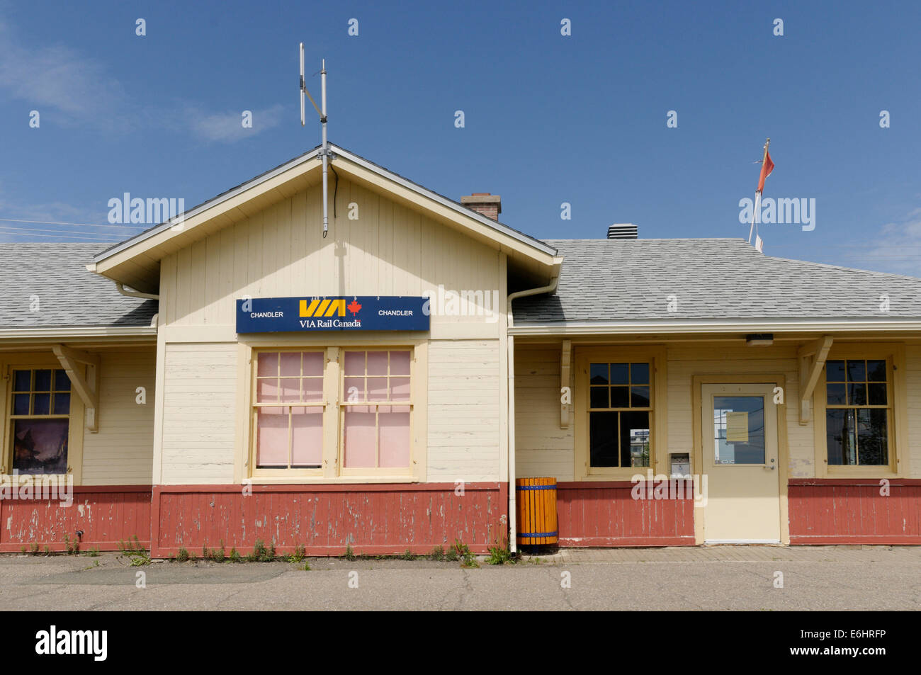 Un abbandono della stazione ferroviaria di Chandler nelle zone rurali a est della Quebec, Canada Foto Stock