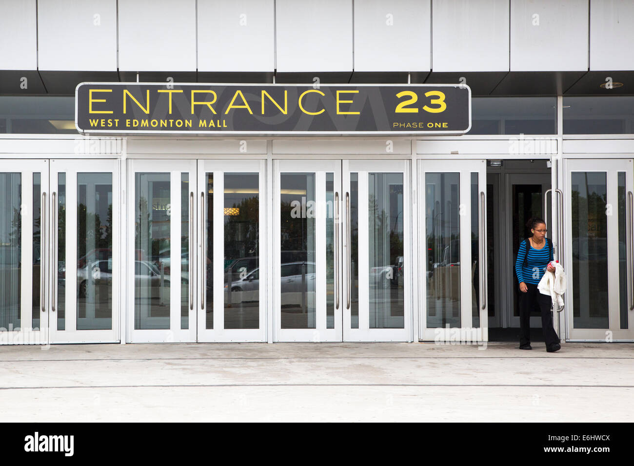 Ingresso 23 al grande centro commerciale West Edmonton Foto Stock
