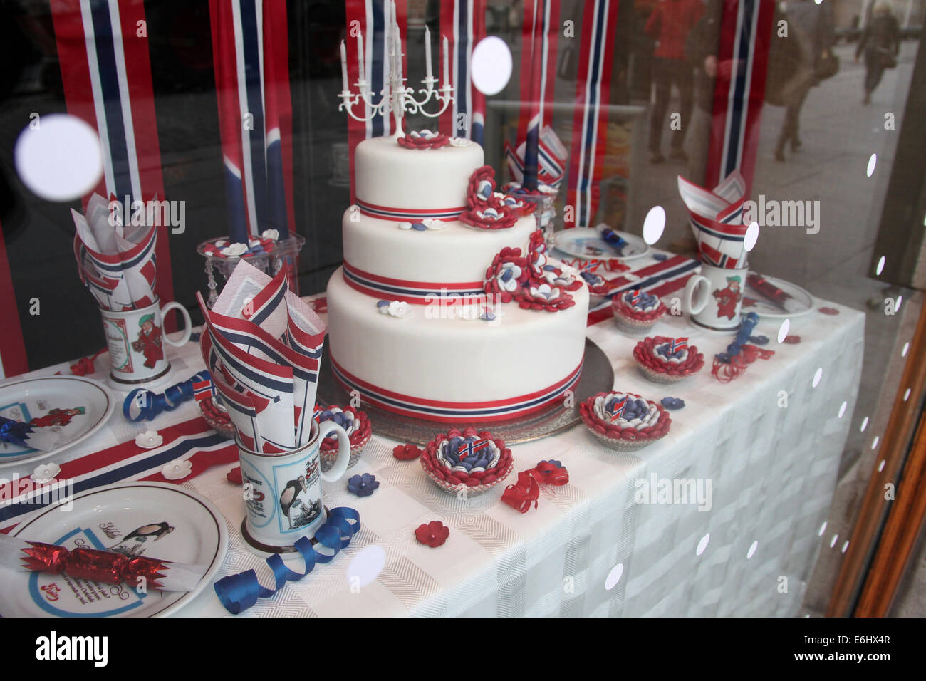 La finestra di visualizzazione e le celebrazioni per il giorno della Costituzione in Oslo Foto Stock