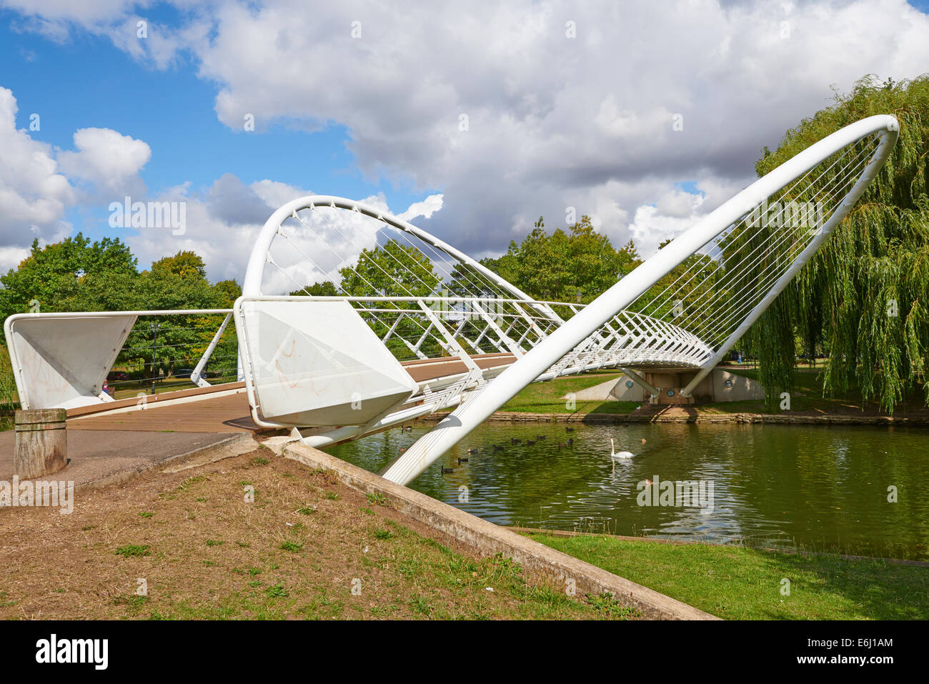 Butterfly Ponte sul Fiume Great Ouse il terrapieno Bedford Bedfordshire Regno Unito Foto Stock