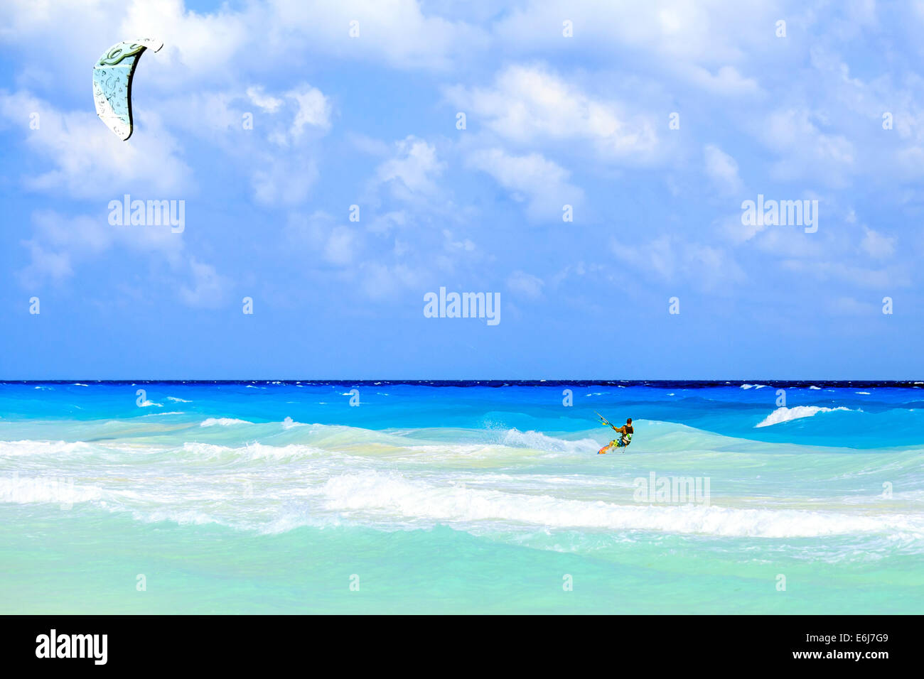 Kitesurfer sul Mar dei Caraibi a Playa del Carmen, Messico Foto Stock