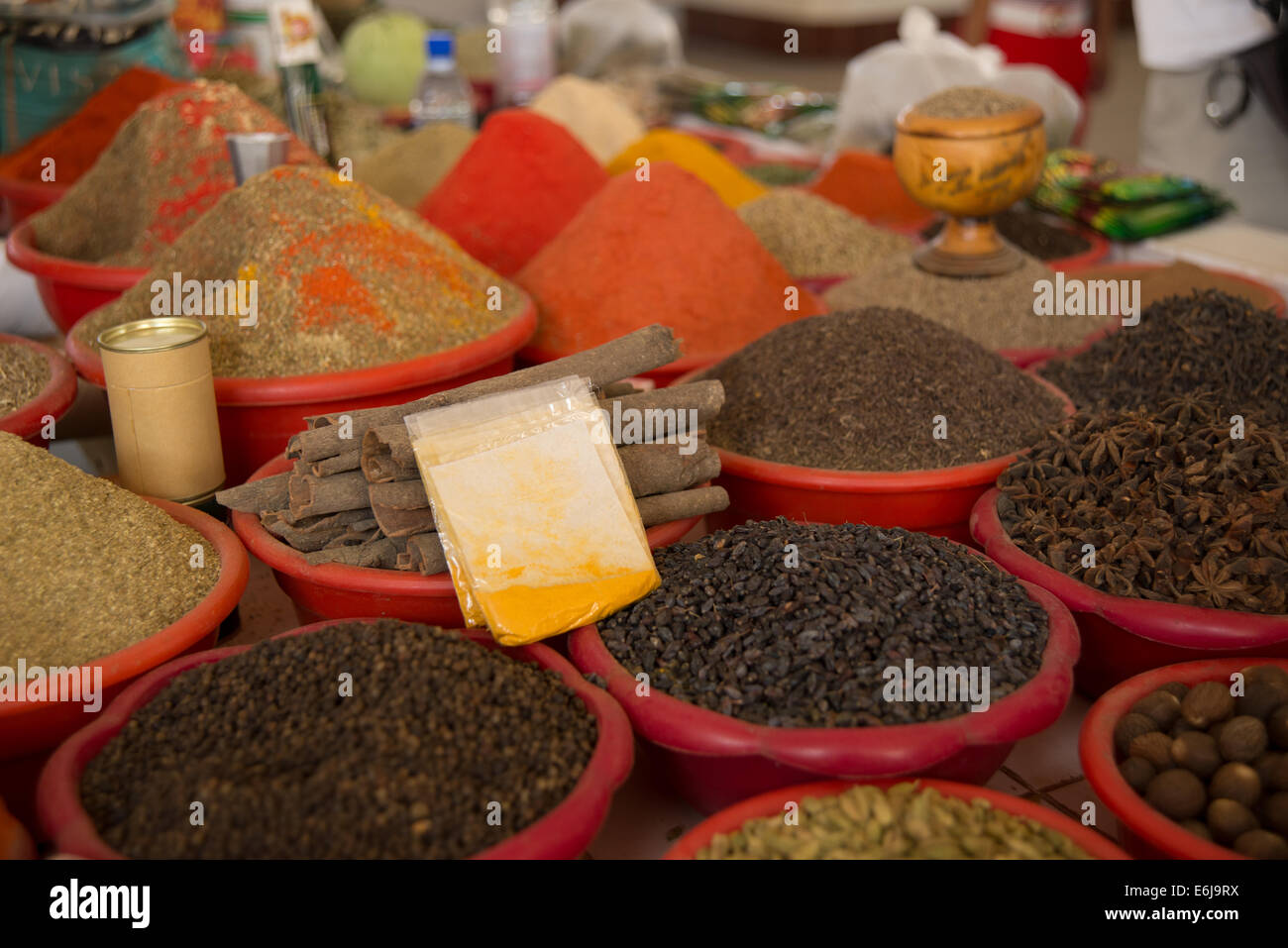 Visualizzazione di spezie al mercato uzbeko Foto Stock