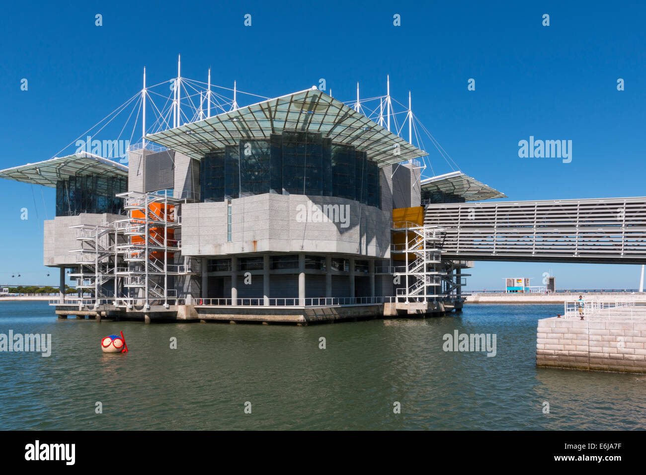 Lisbona, Portogallo - Agosto 07, 2014: Oceanarium di Lisbona, la seconda più grande oceanarium nel mondo e il più grande in Europa. Parque das Nacoes Foto Stock