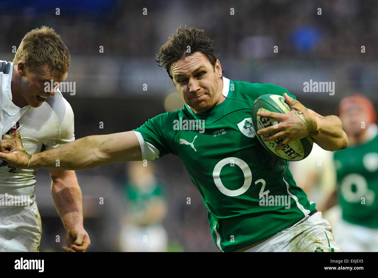 David Wallace Hands off Chris Ashton durante la RBS 6 Nazioni del gioco Foto Stock