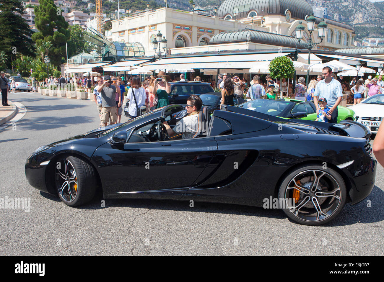 Nero McLaren MP4 12C GT3 Cabrio a Monte Carlo per una zona del Principato di Monaco Foto Stock