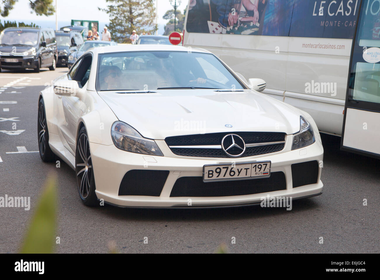 White Mercedes SL65 AMG Black Series V12 biturbo a Monte Carlo per una zona del Principato di Monaco Foto Stock
