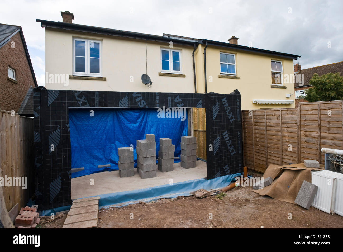 Telaio in legno mura erette per estensione casa Hay-on-Wye Powys Wales UK Foto Stock