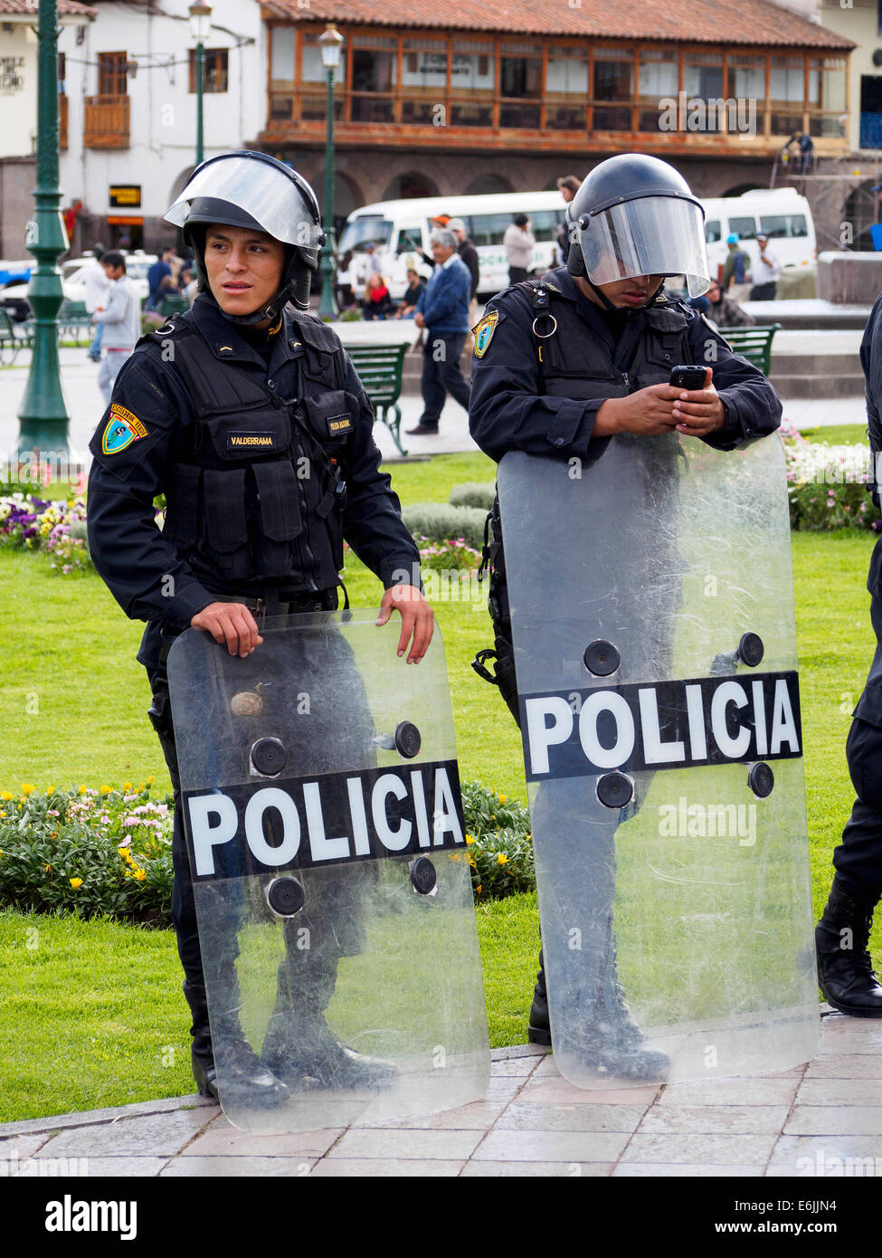 Peruviano di polizia antisommossa - Cuzco, Perù Foto Stock