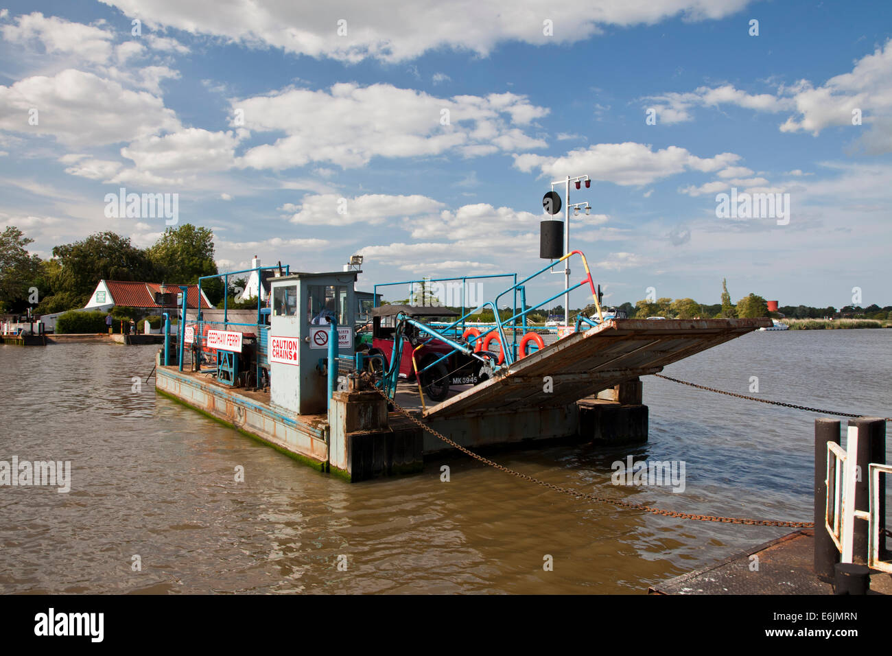 Reedham traghetto sul Fiume y vengono in Norfolk, la traversata solo su questo fiume tra Norwich e Great Yarmouth. Foto Stock