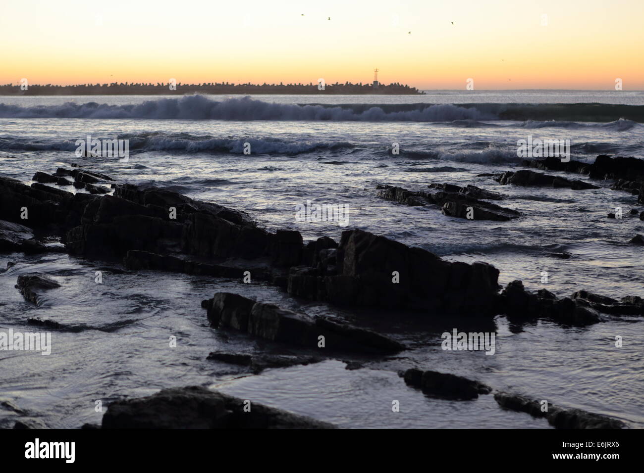 Scena crepuscolo sulla spiaggia in Lamberts Bay, Costa Ovest, Sud Africa Foto Stock