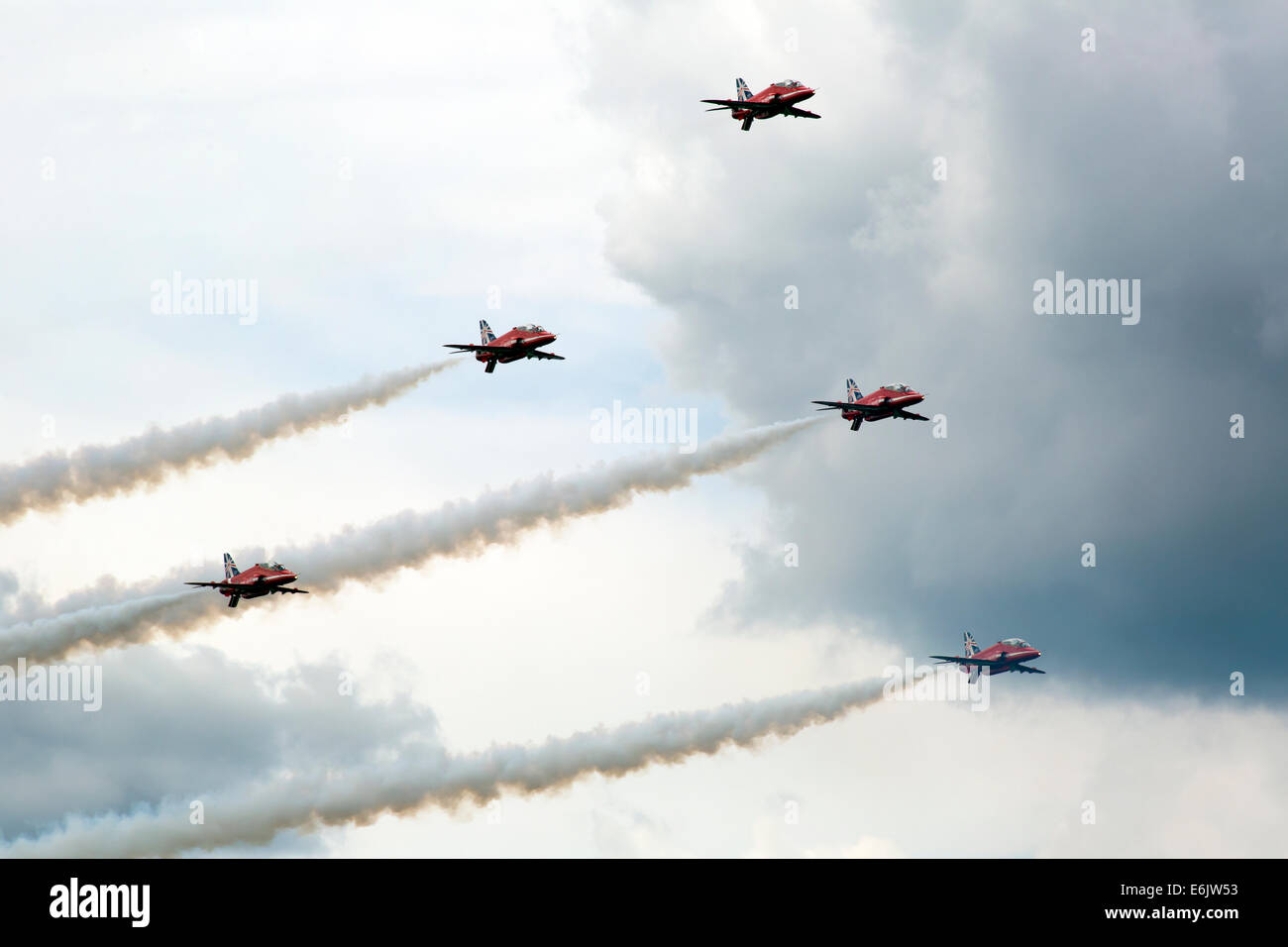 Dunsfold, Surrey, Regno Unito. 24 Agosto, 2014. Le immagini mostrano l'Air Show di ali e le ruote, presso l'aerodromo di Dunsfold (casa della BBC Top Gear), Guildford, Surrey. I visitatori di aerodromo Dunsfold sono trattati a mozzafiato 5 ora visualizza aria che hanno precedentemente inclusi preferiti; le frecce rosse, BBMF, le lame, Team Breitling Wingwalkers e l'Avro Vulcan, accompagnato da spiritoso e ben informato il commento da esperti di aviazione e visualizzare i piloti. Credito: Oliver Dixon/Alamy Live News Foto Stock
