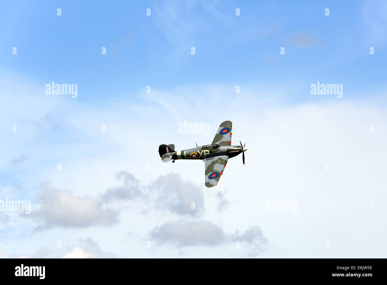 Dunsfold, Surrey, Regno Unito. 24 Agosto, 2014. Le immagini mostrano l'Air Show di ali e le ruote, presso l'aerodromo di Dunsfold (casa della BBC Top Gear), Guildford, Surrey. I visitatori di aerodromo Dunsfold sono trattati a mozzafiato 5 ora visualizza aria che hanno precedentemente inclusi preferiti; le frecce rosse, BBMF, le lame, Team Breitling Wingwalkers e l'Avro Vulcan, accompagnato da spiritoso e ben informato il commento da esperti di aviazione e visualizzare i piloti. Credito: Oliver Dixon/Alamy Live News Foto Stock