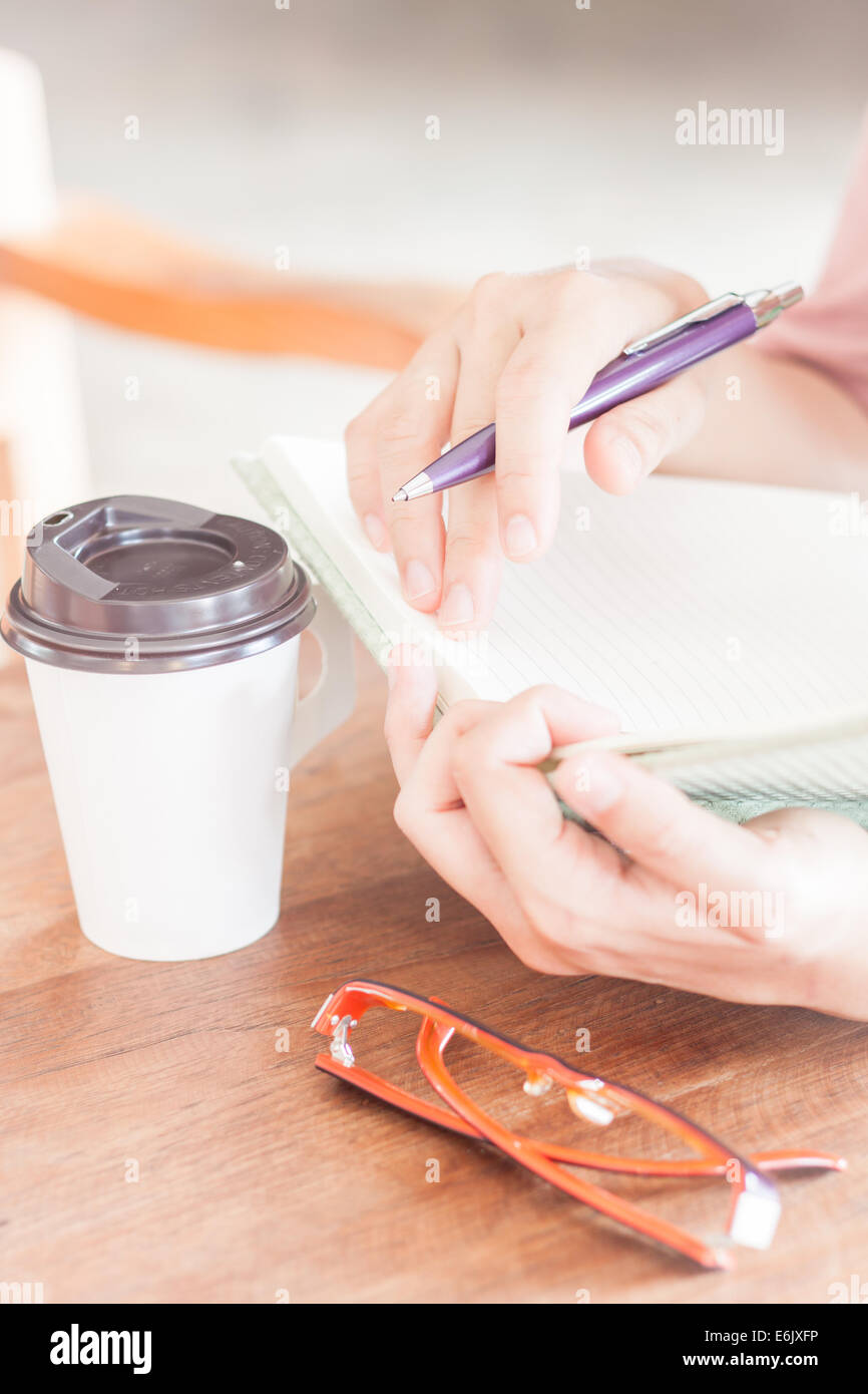 Tempo di scrittura in un coffee shop, stock photo Foto Stock