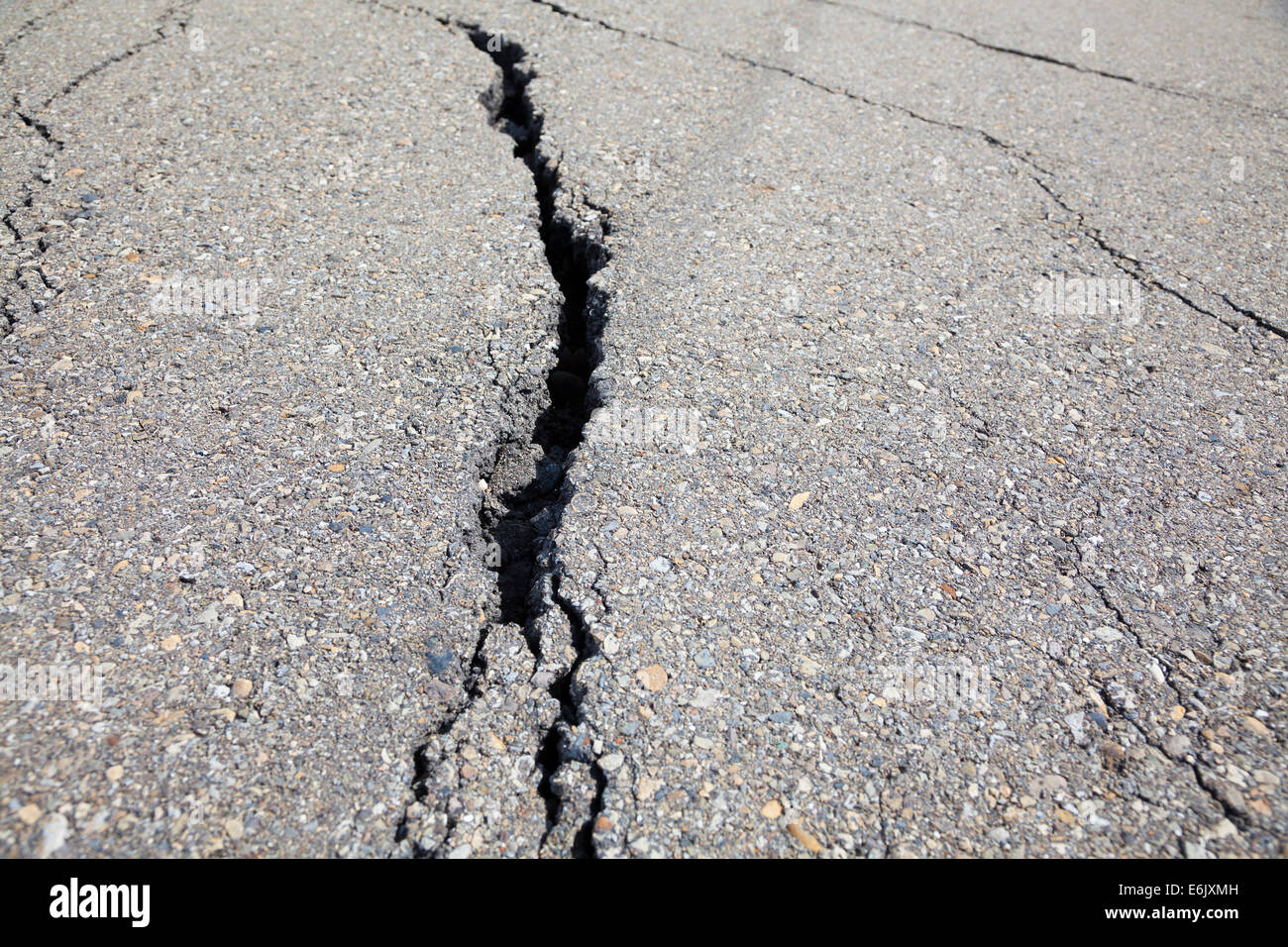 Strada incrinato su asfalto close up Foto Stock